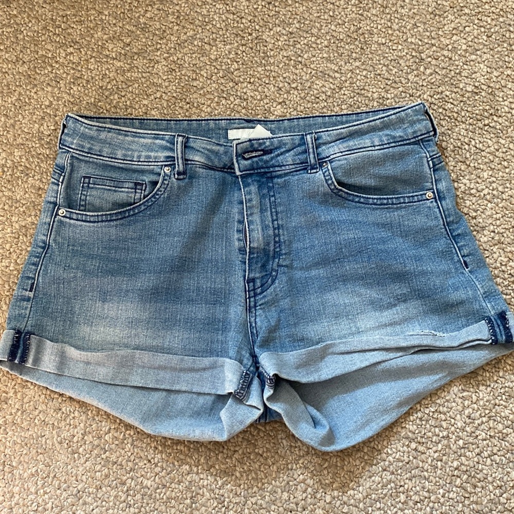 H&M Jean shorts, women’s size US 8, medium wash